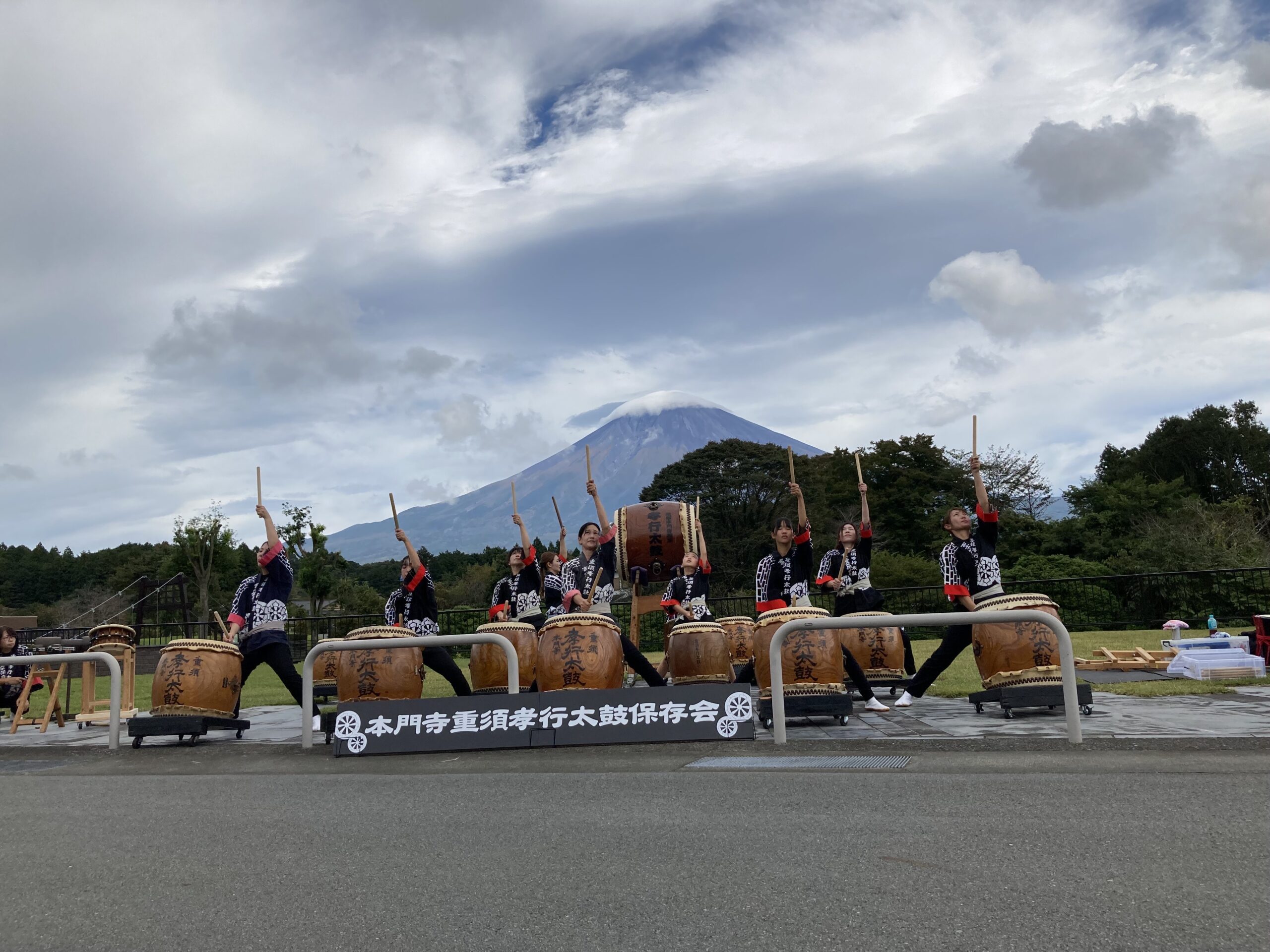 2025年10月26日(日)【市民文化会館アウトリーチ事業】和太鼓演奏会　本門寺重須孝行太鼓＠白糸の滝